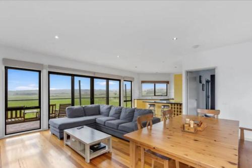 Apollo Bay House | Ackton Shores - Valley Views