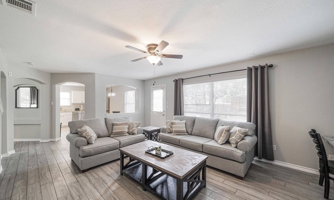 Round Rock House | ACL Super Home: 4 Bedrooms with Spa in Prime Location