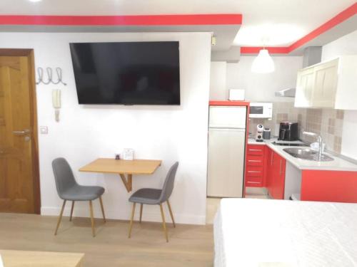 Arcos de la Frontera Apartment | Cozy Full Apartment with Child-Friendly Amenities