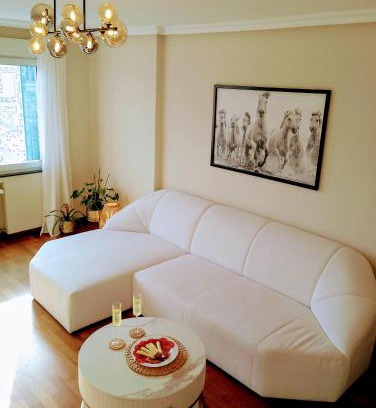 Oviedo City Centre Apartment | Comfortable Apartment Steps from Gascona with Free WiFi