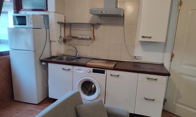 Margallo Apartment | Cozy Apartment in Historic Cáceres – Pet and Child Friendly