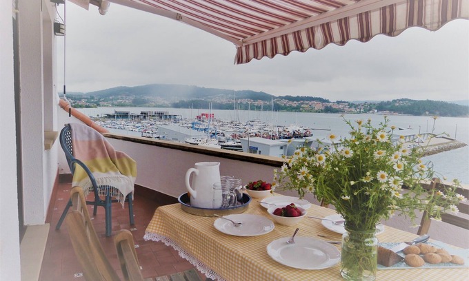Quintans Condo | Cozy Family Apartment with Terrace in Combarro