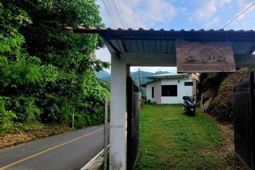 Nimaima Villa | Cozy Country Home with Private Parking & Pet-Friendly Stay