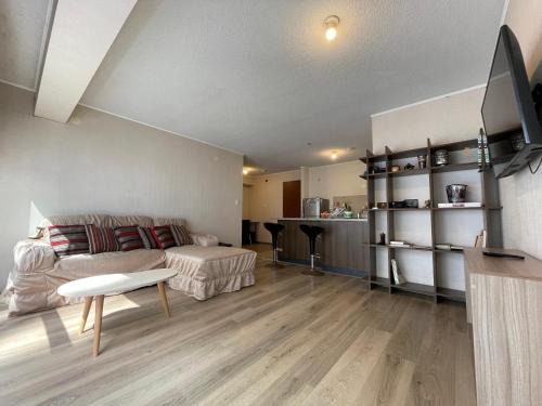 Tejada Alta House | Cozy Private Room Near Metro and Beach with Breakfast
