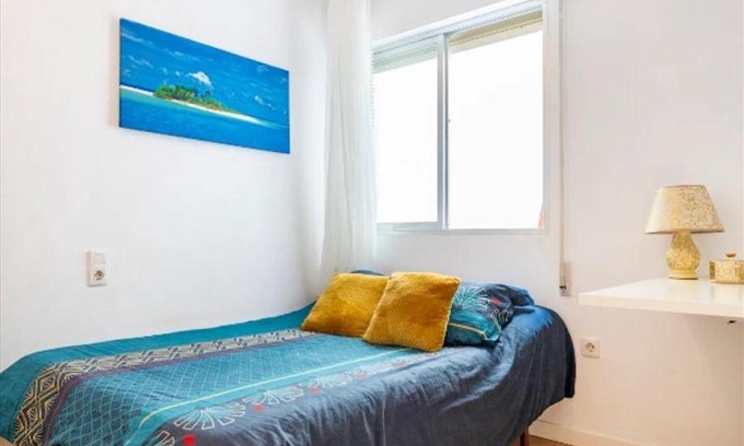 Genil House | Cozy Shared Room in Central Apartment - Pet Friendly Stay