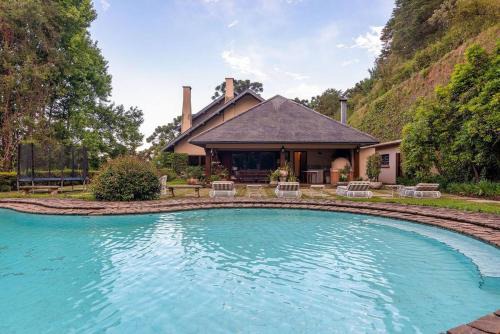 Campos do Jordao House | Charming Swiss-Style Mansion in Campos do Jordão - 10/10 Rated