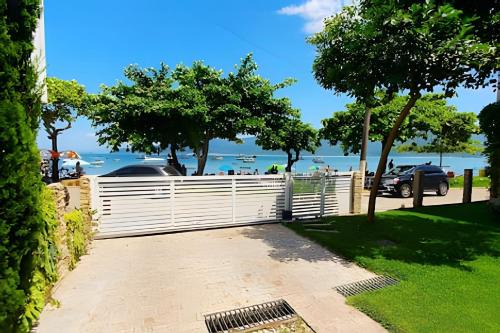 Governador Celso Ramos Apartment | Cozy Beachside Retreat in Gov Celso Ramos with Ocean Views