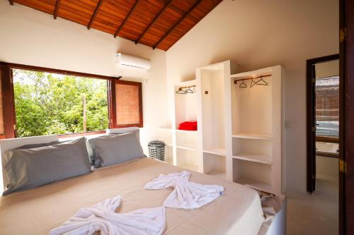 Curuipe House | Pet-Friendly Aconchego do Espelho with Oceanfront Views