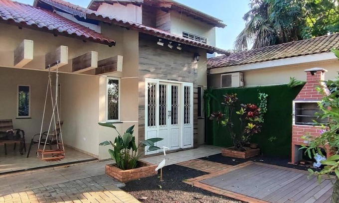 Foz do Iguacu House | Cozy Retreat Near the Falls with Hot Tub & Family Fun