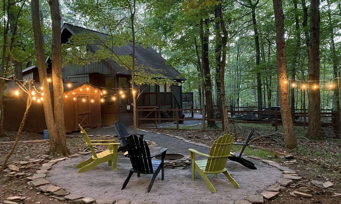 The Woods Cabin | Experience Acorn Acre: 3-Bed A-Frame Cabin Retreat