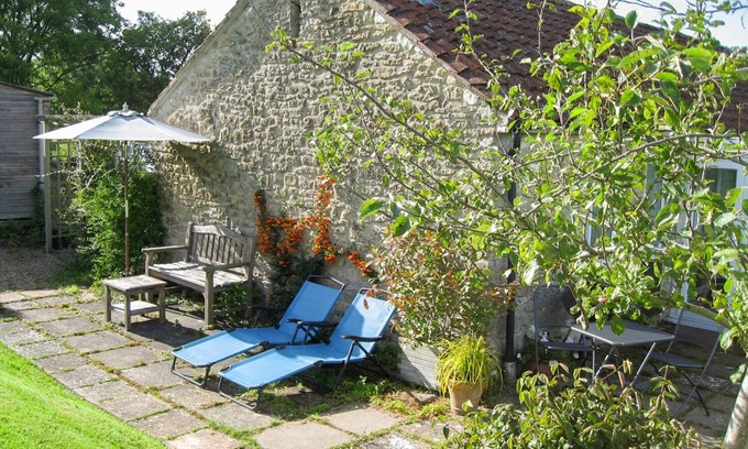 Bruton Cottage | Pet-Friendly ACORN COTTAGE: A Cozy Retreat in Bruton