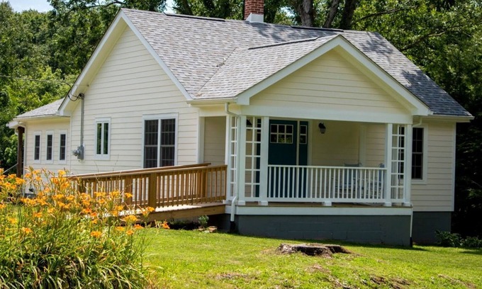 Warm Springs Cottage | Tranquil Acorn Cottage in Bacova, VA - Guest Rated 10/10