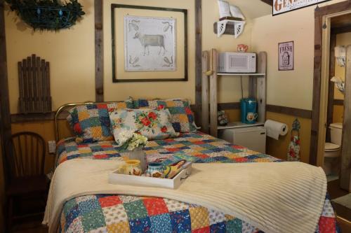 Canton House | Explore Acorn Hideaways: Pioneer Suite in Historic Canton