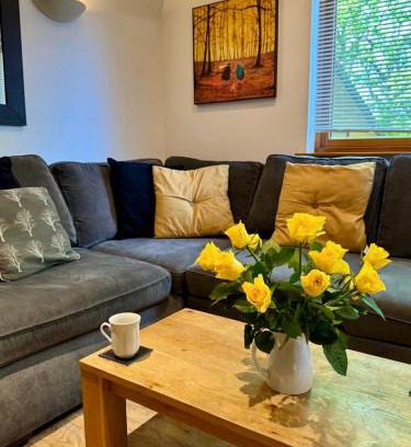 Liverton House | Acorn Lodge for Six with Hot Tub - Devon