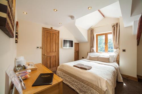 Lulsgate Bottom House | Inviting Acorns Old Farm: Top-Rated with Accessibility