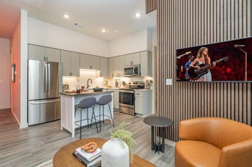 Music Row House | Acoustic Anthem-2 Units-Pool & Gym-In Music Row