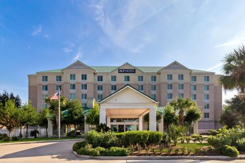 Chinatown Hotel | Comfortable ACP Hotel Westchase with Pool & Breakfast