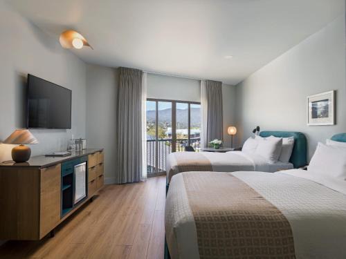 Mill Valley Hotel | Acqua Hotel: Pet-Friendly Retreat with Breakfast Included