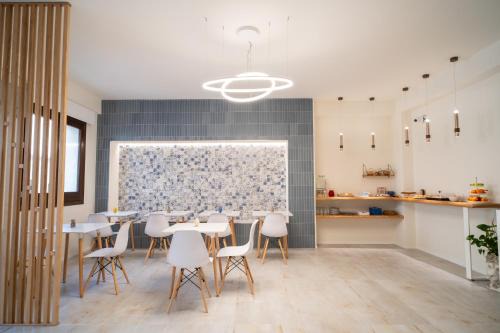Castellammare del Golfo Bed & Breakfast | Top-Rated Acquamarina Rooms with Inviting Hot Tub Access