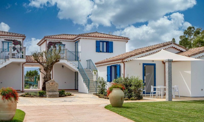 Cardedu Apartment | Cozy Acquamarina n.2: Poolside Retreat 50m from the Sea