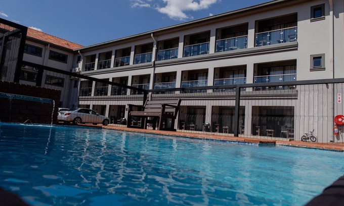 Klerksdorp Hotel | Explore Acres Inn Klerksdorp: Top-Rated with Pool & Spa