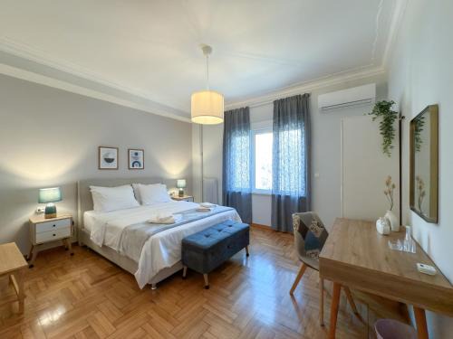 Omonia Apartment | Scenic Acropolis View 4-Bedroom Flat - Rated 9.3/10