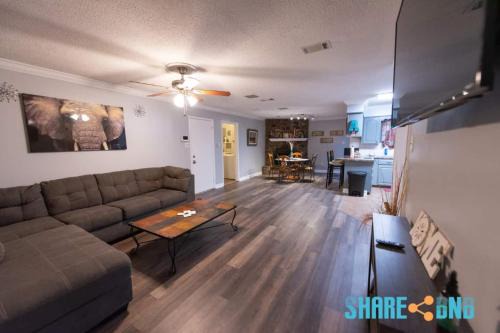 Little Rock House | Convenient Stay Near Hospital with King Bed & Patio