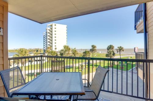 Galveston Apartment | Top-Rated Condo with Pools, Steps from Galveston Beach