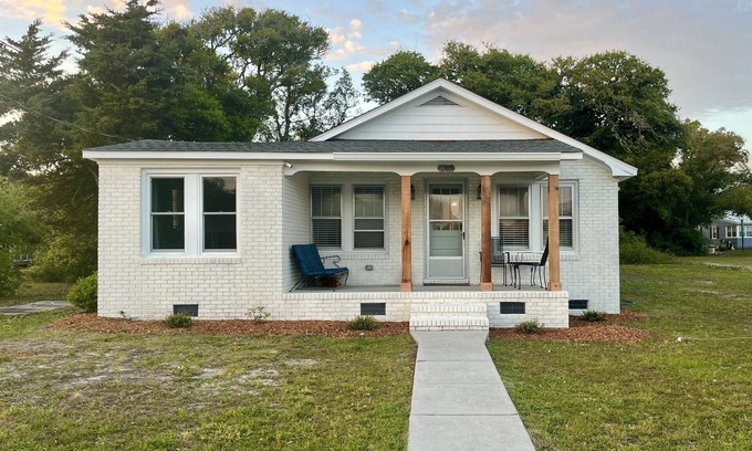 Harkers Island Cottage | Prime Location with Ocean Views and Family-Friendly Amenities