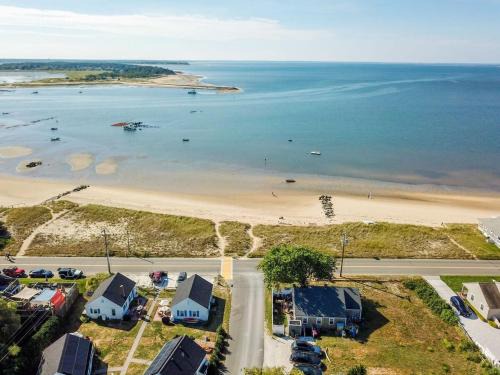 Wellfleet House | Inviting Hotel Steps from Mayo Beach and Downtown Fun
