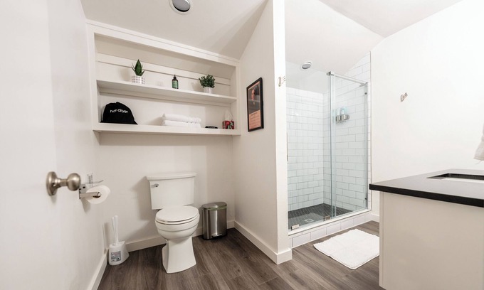Norman House | Top-Rated 4 Bed/2 Bath - Steps from OU, Pet Friendly Stay