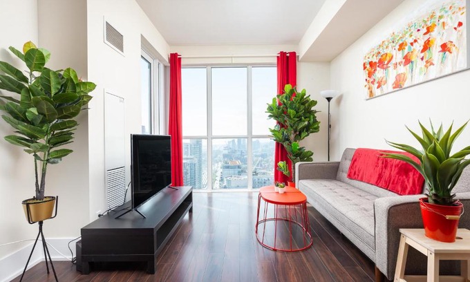 Toronto Entertainment District Apartment | Prime Location: Steps from CN Tower & Metro Toronto Convention Centre