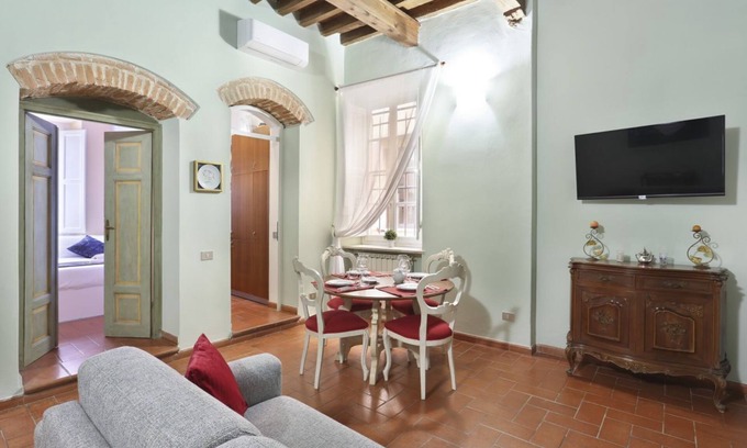 San Niccolo Apartment | Comfortable Across The River Apartment with Family Amenities