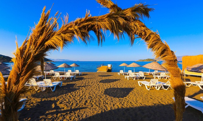 Kızlan Hotel | Inviting Acroter Hotel & Spa with Pool and Ocean Views