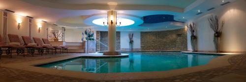 Mezzana Hotel | Inviting Hotel Monte Giner with Oceanfront Spa & Pool