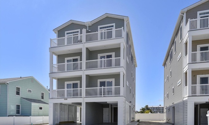 Fenwick Island Condo | Ideal Location with Linens & Daily Activities Included!