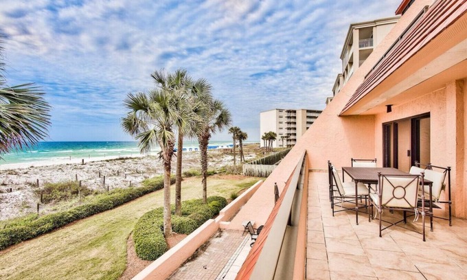 Holiday Isle House | Zen Retreat: Private Beach, Full-View Balcony & Pool Access