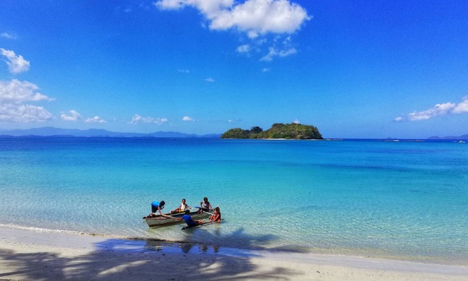 Mimaropa House | Beachfront Acuario Inn: Cozy Rooms with Ocean Views