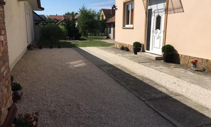 Sarvar Apartment | Guest Rated 10/10 Adél Apartment with Family Amenities