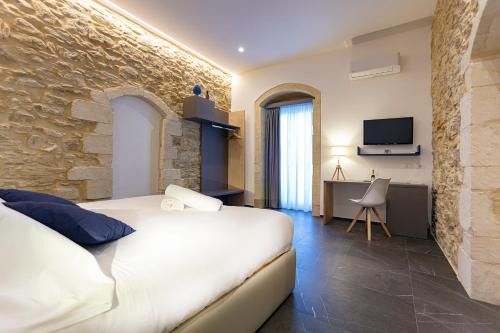Ragusa House | Modern Ad Maiora Design Rooms - Guest Rated 9.8/10