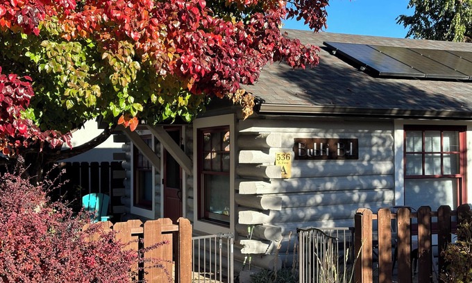 Salida Cabin | Top-Rated ADA Compliant Log Cabin with Garden & Ocean View