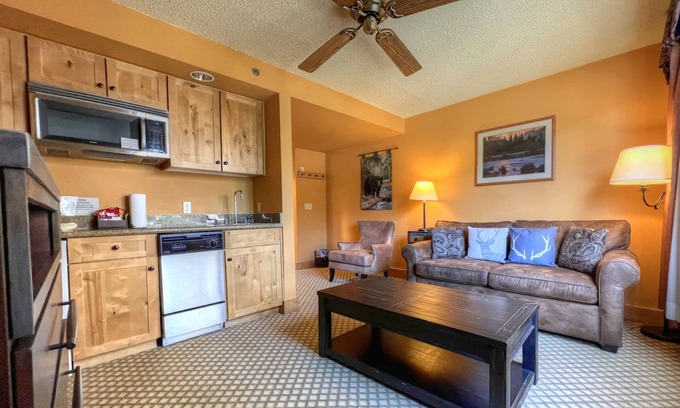 Crested Butte Hotel | Inviting ADA Hotel Suite with Pool, Kitchenette & Hot Tub