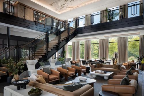Forest Hills Hotel | Pet-Friendly Retreat at Ada Hotel with Family Amenities