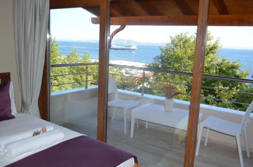 Marmara Hotel | Pet-Friendly Ada Palas Otel with Oceanfront Views