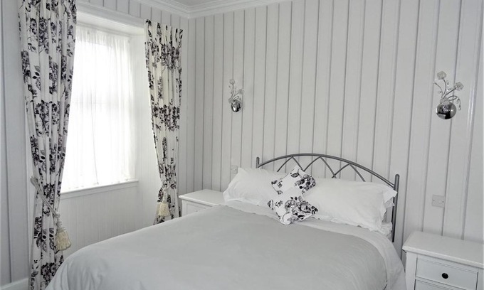 Perth House | Unforgettable Stays at Adam Guest House - Rated 10/10!