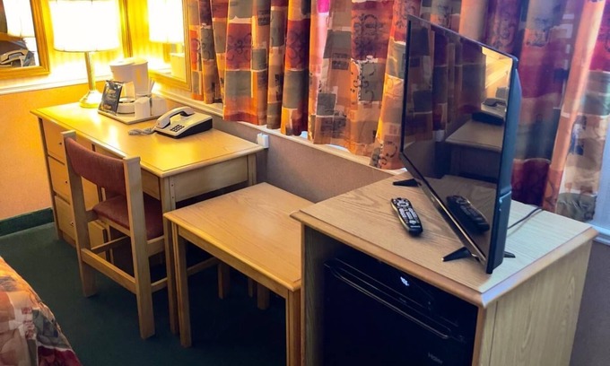 Algoma District Hotel | Adams Motel
