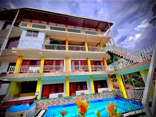 Nallathanniya Hotel | Discover Adams Peak Grand: 4-Star Retreat with Pool & Dining