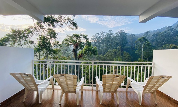 Nallathanniya Hotel | Adams Peak Inn: Family-Friendly Retreat with Breakfast Included