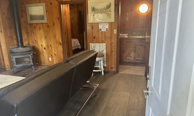 Boulder Creek Cabin | Rustic Cabin Retreat with Family and Pet-Friendly Amenities