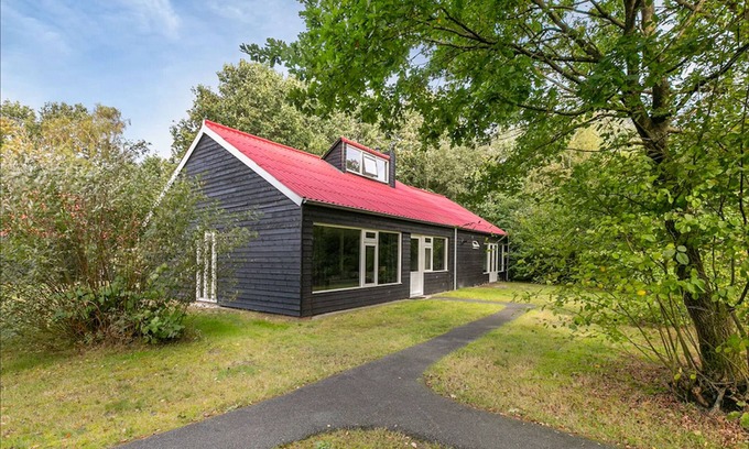 Midlaren House | Cozy Adapted Holiday Home Near Zuidlaardermeer